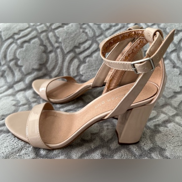 Madden Girl Nude Patent Block Heel Sandals Size 8.5 - Picture 4 of 9